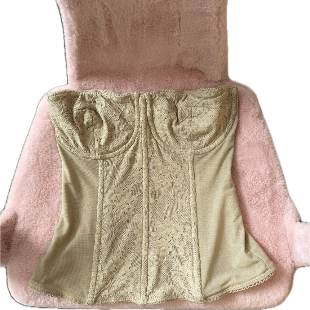 **✨ WeWoreWhat Elegant Lace Corset Top - Size 8 ✨**. **NEW WITH TAGS**